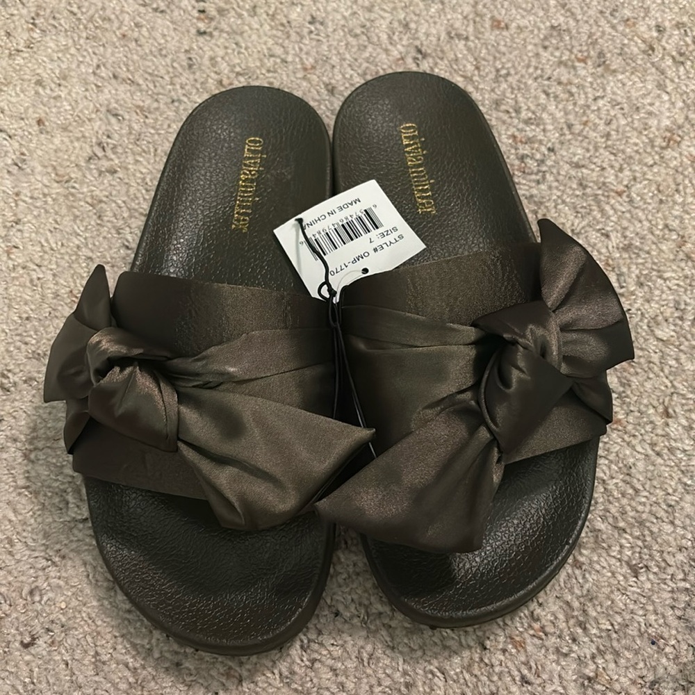 NWT OLIVIA MILLER SATIN SLIDES WITH BOW SIZE 7